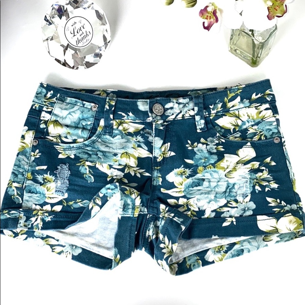 Vanilla Star floral distressed short